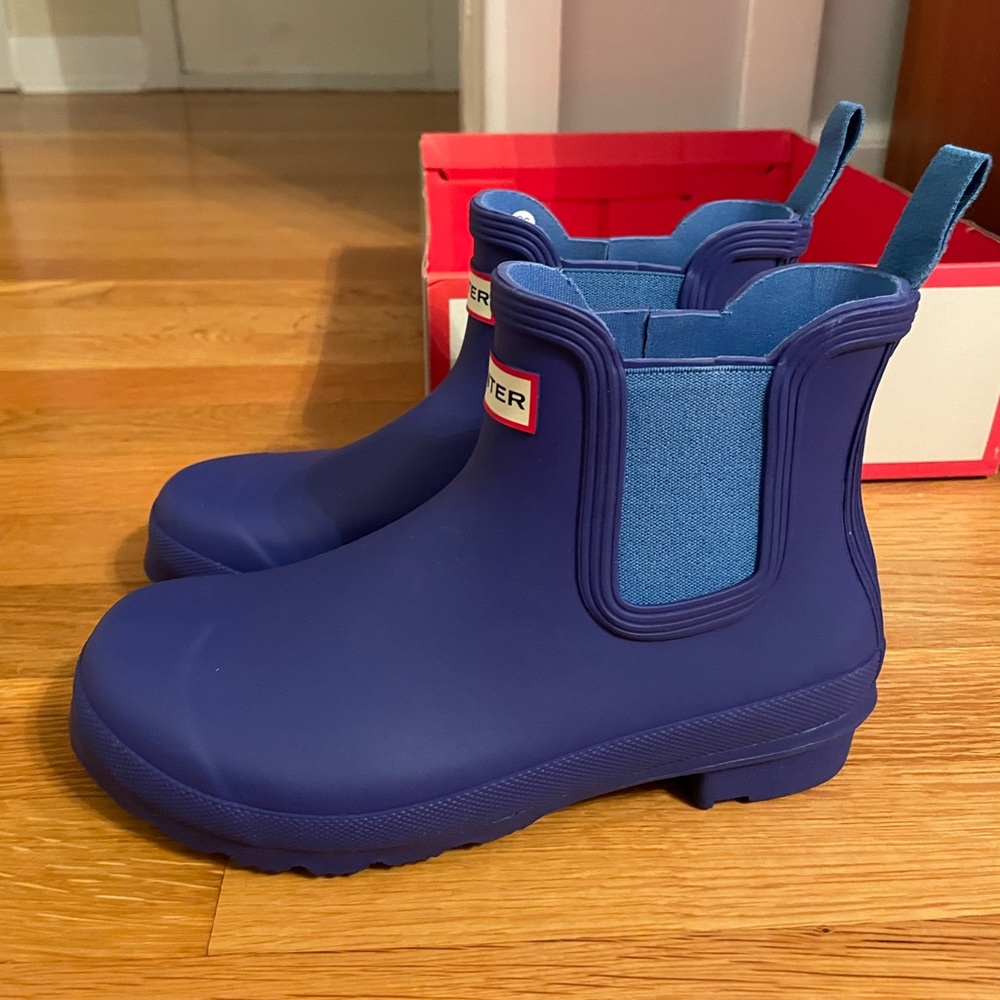 Women’s size 7 indigo Chelsea rain boots